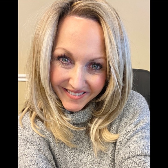 😊😊😊Meet your Posh Ambassador, Michele✨✨✨✨ - Picture 3 of 5